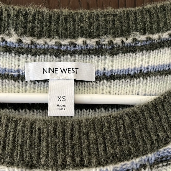 Nine West knit sweater in white, forest green and blue pattern. Size XS. - Picture 2 of 8